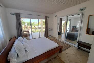 Отель Aux 2 Métis