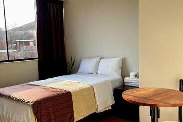 호텔 Cosmopolitan Inn