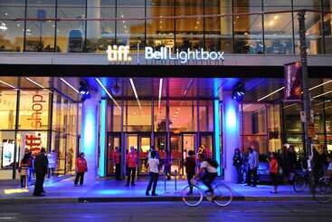 فندق Peter St   Downtown Suite With Balcony