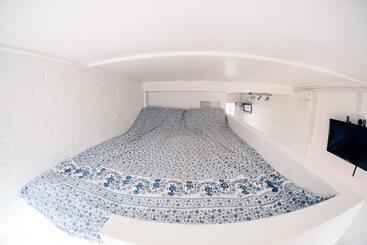 膳宿费 Bijou Annexe, Sea View, Private Entrance & Parking   Folkestone