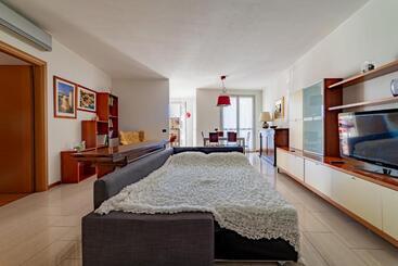 Пансион Feel Like Home