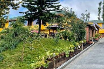 Habba Kadal Kashmiri Heritage Hotel & Hub