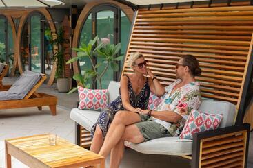 カプセルホテル Saranda Boutique