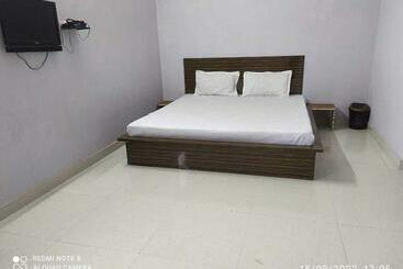 호텔 Oyo 70068  Red Velvet