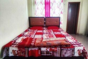 Отель Oyo 70215 Lucky