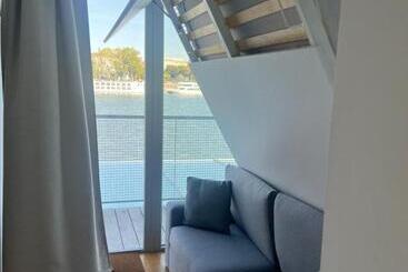 Sundeck Botel   Party Boat