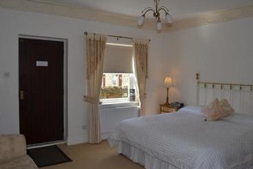 تختخواب و صبحانه Clow Beck House