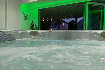 민박 Earlston House