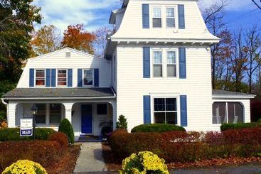 مبيت وإفطار House On Main Street