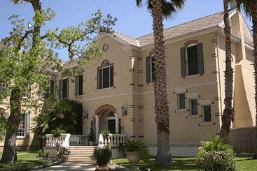مبيت وإفطار The Olivia Mansion
