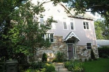 Bed and Breakfast Plum Grove Inn