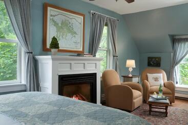مبيت وإفطار Squam Lake Inn