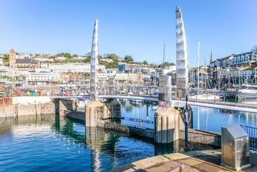 تختخواب و صبحانه Yardley Manor