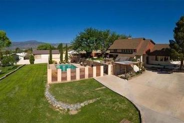 Desert Rose Bed And Breakfast