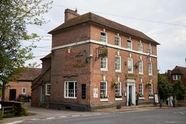 Отель Chequers Inn By Greene King Inns