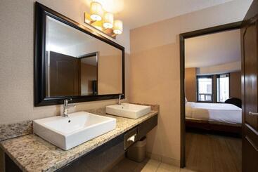 Pomeroy Hotel Fort St. John