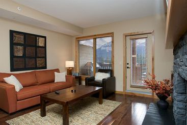 هتل Rundle Cliffs Lodge By Spring Creek Vacations