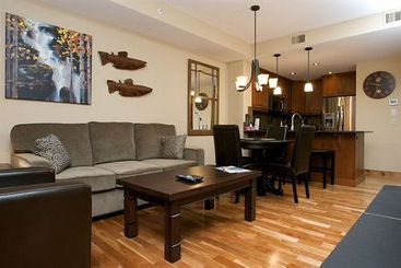 هتل Rundle Cliffs Lodge By Spring Creek Vacations