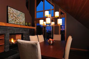 هتل Rundle Cliffs Lodge By Spring Creek Vacations