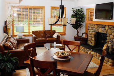هتل Rundle Cliffs Lodge By Spring Creek Vacations