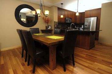 هتل Rundle Cliffs Lodge By Spring Creek Vacations
