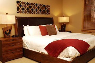 هتل Rundle Cliffs Lodge By Spring Creek Vacations