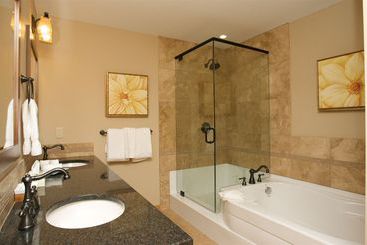 هتل Rundle Cliffs Lodge By Spring Creek Vacations