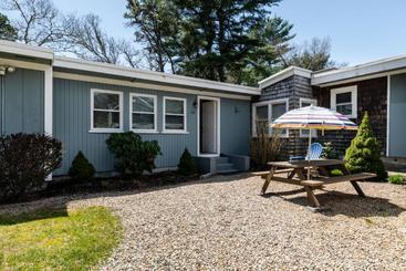 فندق Santuit Inn