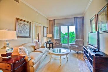 هتل Sea Gate Inn By Sea Palms Resort