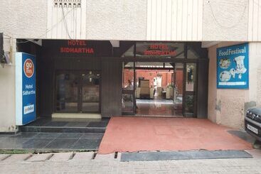 هتل Sidhartha Walking Distance From Tajmahal