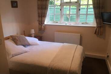 ホテル The Winchfield Inn