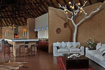 בית מלון כפרי Zwahili Game Lodge & Spa