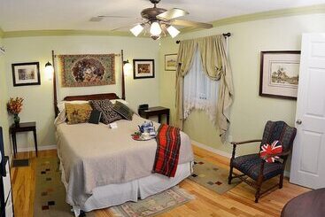 Little English Guesthouse B&b