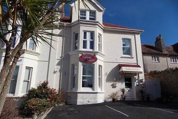 پانسیون Easton Court Guest House