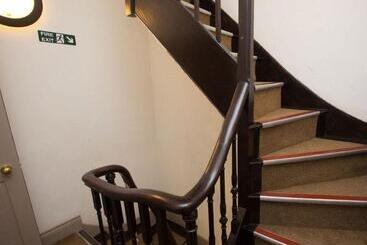 بنسيون The Buttery