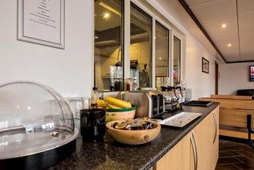 פנסיון Thorne Central Guest House