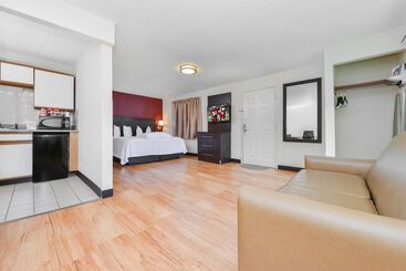 شقة فندقية Red Roof Inn Plus+ & Suites Guilford