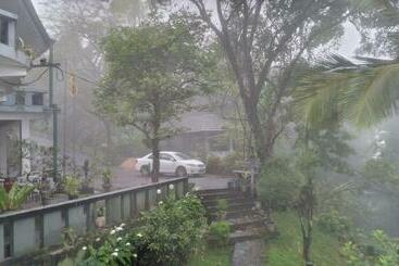 فندق Brookside Nature Resort