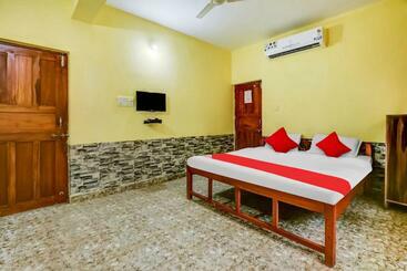 호텔 Oyo 93627 Durg Holiday Stay