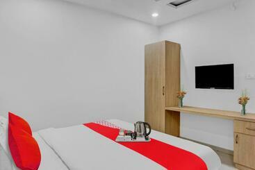 Flagship Hotel Bluemoon