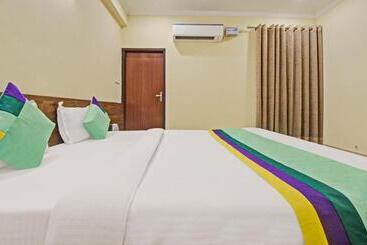 Отель Treebo Rama Hindustani