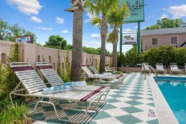 مُتل The Starlight Motor Inn