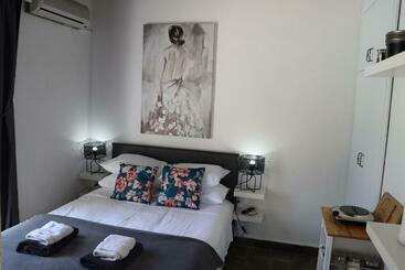 膳宿费 Mediterranean Poolside Garden Cottage