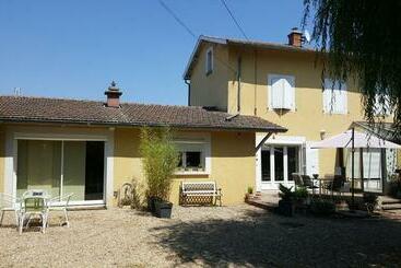 住宿加早餐  Entre Lyon Et Beaujolais