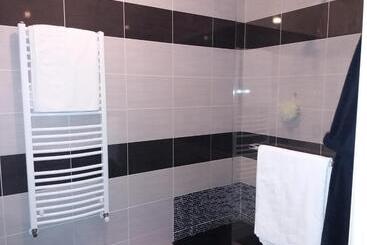 צימר Viarhona Cocooning Room Frei Zimmer
