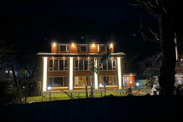 בית מלון כפרי River Edge