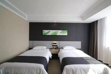 בית מלון כפרי Up And In Anhui Huainan Tianjiaan District Hualian Commercial Building