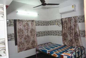 بنسيون Feels Like Home