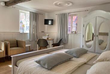 Пансион Sonnenhof 1737 Ferienzimmer & Apartments