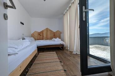 Ursa Mica Glamping Resort